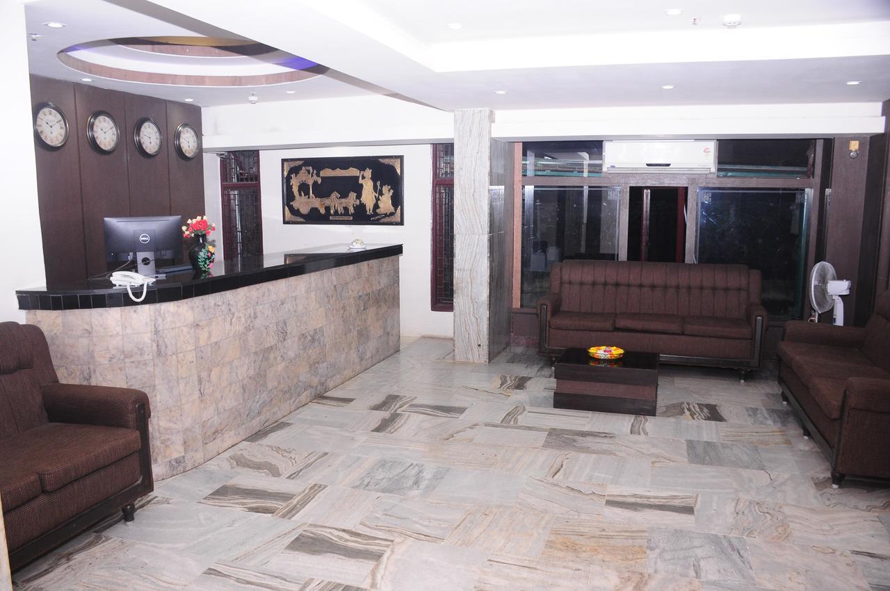 Hotel Surya Rājahmundry Buitenkant foto
