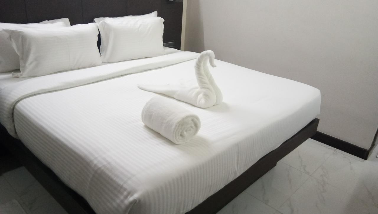 Hotel Surya Rājahmundry Buitenkant foto