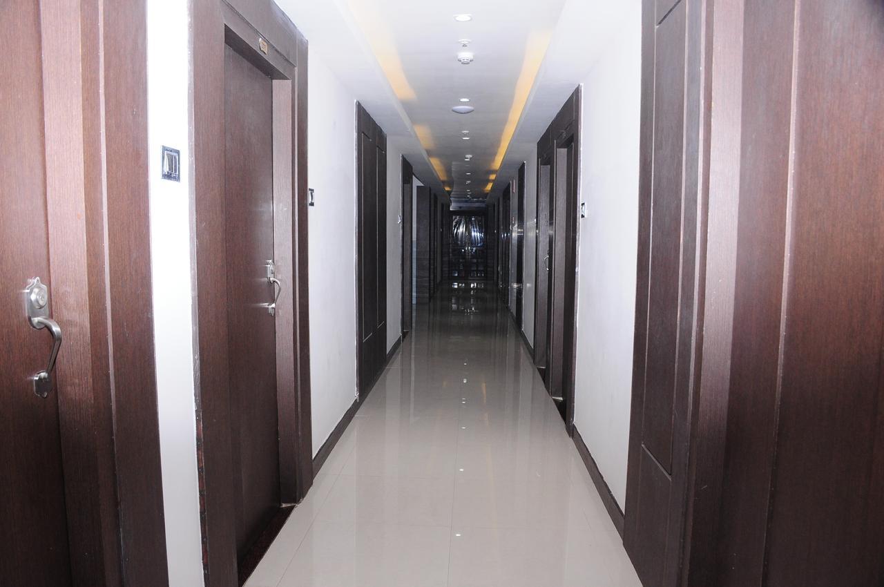 Hotel Surya Rājahmundry Buitenkant foto
