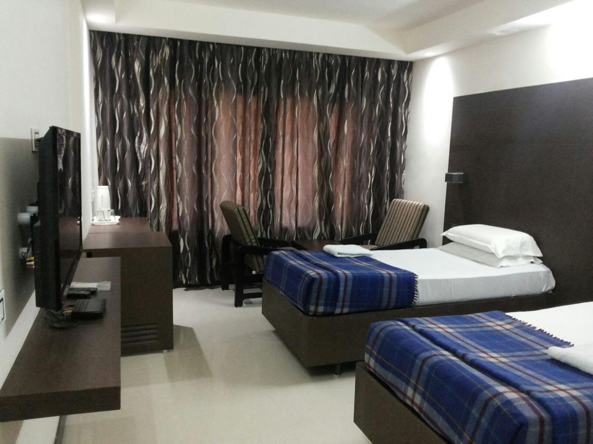 Hotel Surya Rājahmundry Buitenkant foto