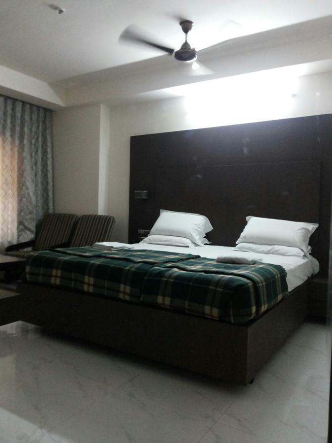 Hotel Surya Rājahmundry Buitenkant foto