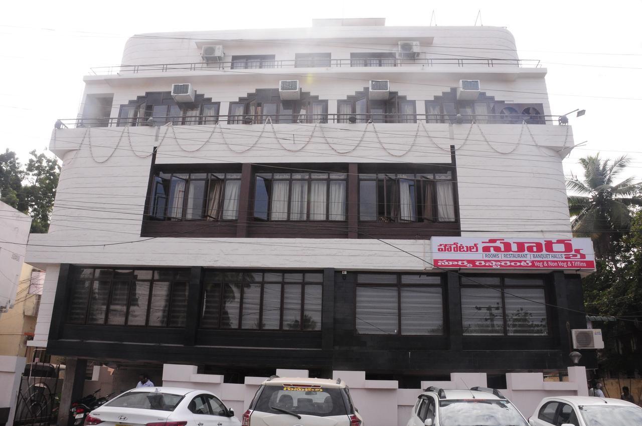 Hotel Surya Rājahmundry Buitenkant foto