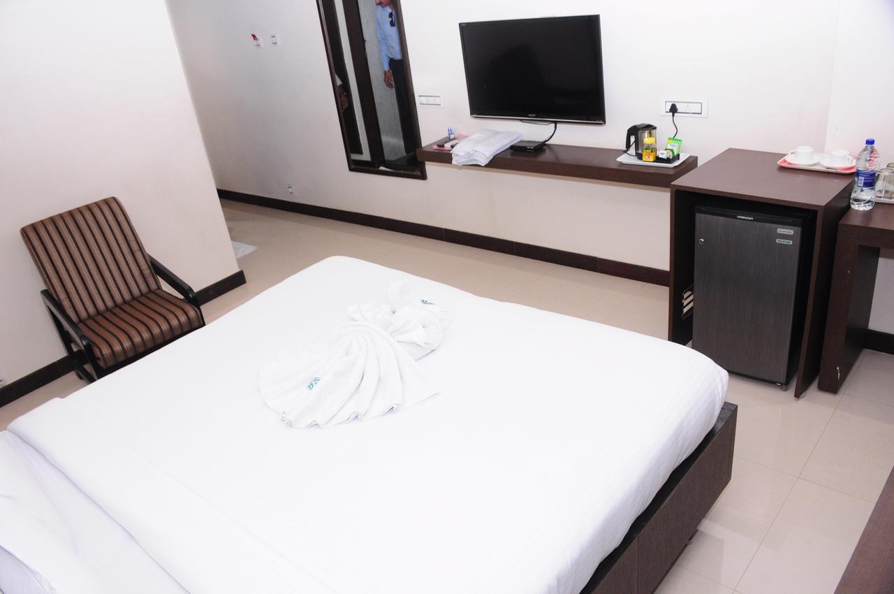 Hotel Surya Rājahmundry Buitenkant foto