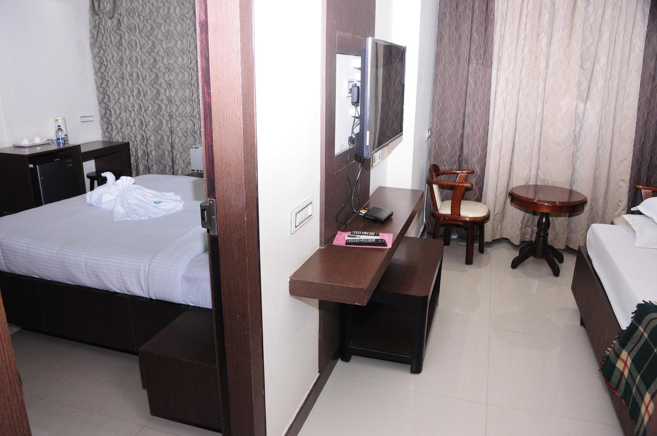 Hotel Surya Rājahmundry Buitenkant foto