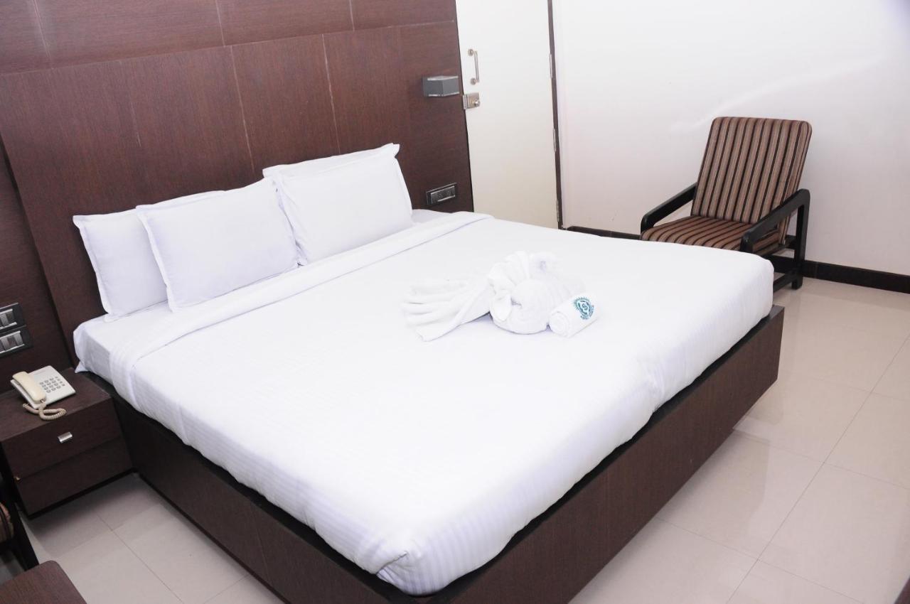 Hotel Surya Rājahmundry Buitenkant foto