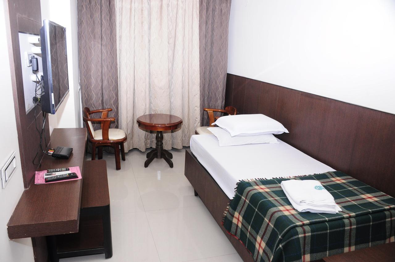 Hotel Surya Rājahmundry Buitenkant foto