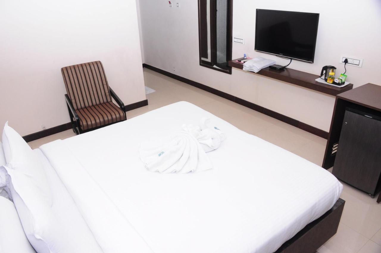 Hotel Surya Rājahmundry Buitenkant foto